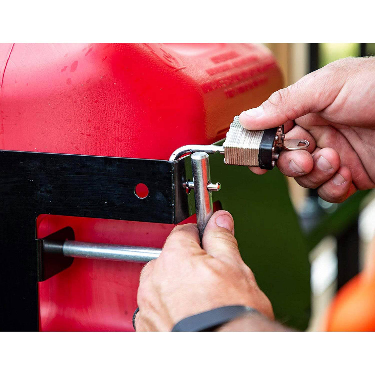Locking GAS Can Rack O348